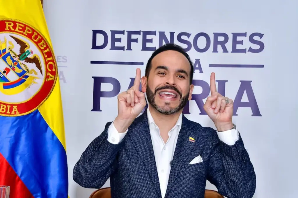 En su última alocución como presidente electo, Abelardo De La Espriella denunció la desfinanciación de Colombia Mayor, anunció un aumento a $400.000 para los abuelos y prometió una ofensiva de seguridad desde el 7 de agosto - Foto: Redes sociales