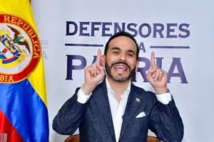 En su última alocución como presidente electo, Abelardo De La Espriella denunció la desfinanciación de Colombia Mayor, anunció un aumento a $400.000 para los abuelos y prometió una ofensiva de seguridad desde el 7 de agosto - Foto: Redes sociales