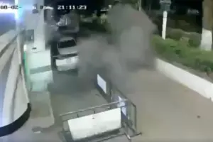 Atentado con explosivos contra la estación de Policía de Íquira, Huila, deja uniformados aturdidos - Foto: Captura de video
