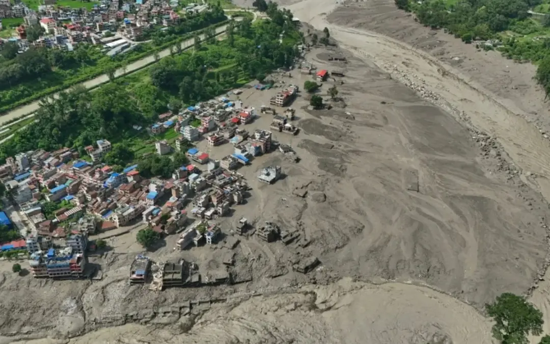 Violentas inundaciones repentinas en la frontera entre Nepal y el Tíbet dejan al menos 160 muertos y cientos de desaparecidos - Foto: Redes sociales
