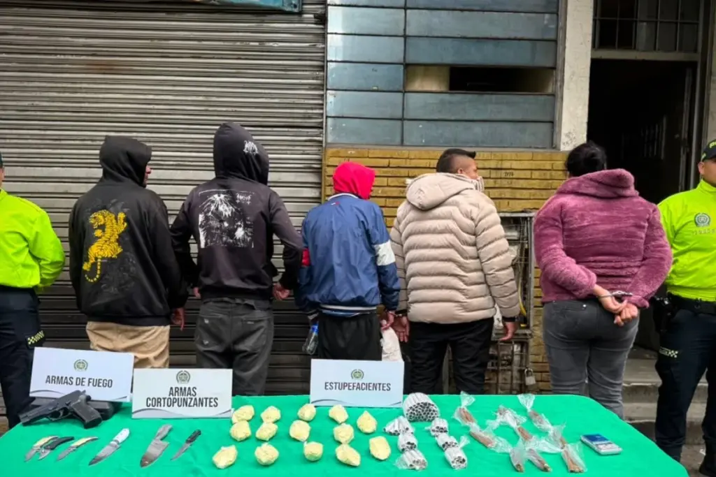 La Policía de Bogotá desarticuló la banda 'Lucifer' en el barrio La Favorita, localidad de Los Mártires, tras intervenir 10 'pagadiarios' - Foto: @PoliciaBogota