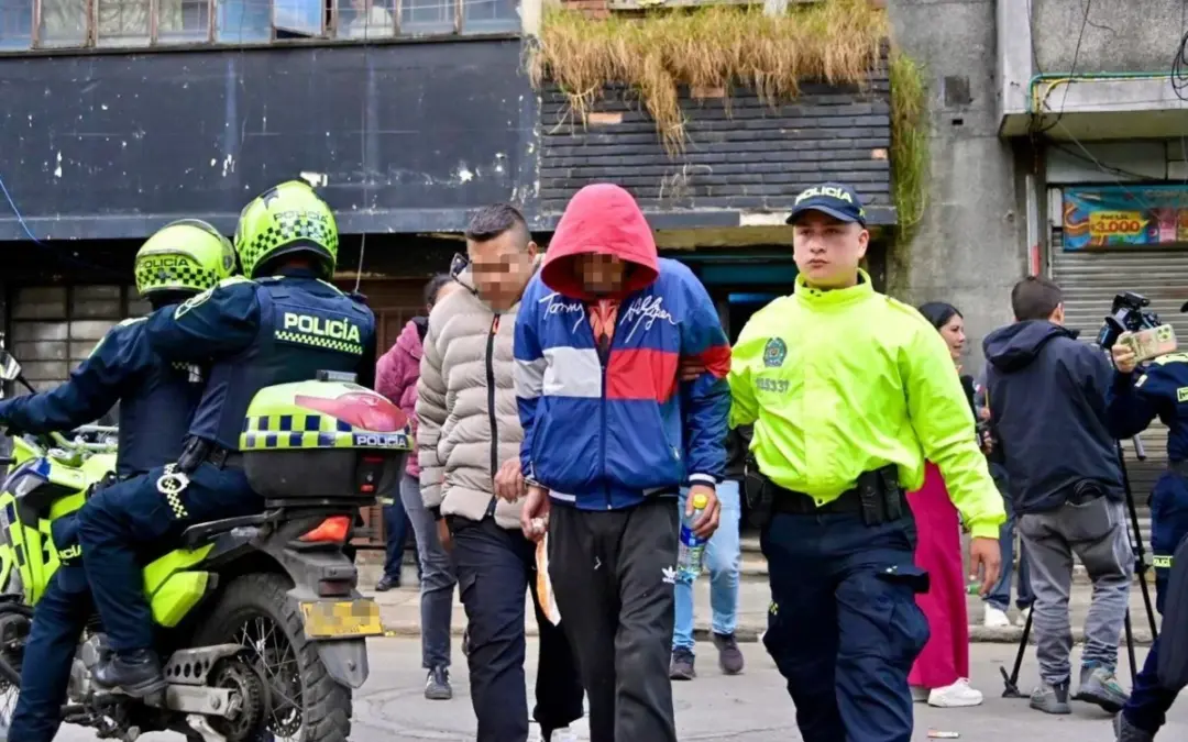 La Policía Metropolitana de Bogotá reportó una histórica caída en el hurto a personas en las 19 localidades de la capital durante 2026 - Foto: @SeguridadBOG
