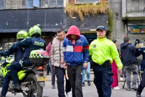 La Policía Metropolitana de Bogotá reportó una histórica caída en el hurto a personas en las 19 localidades de la capital durante 2026 - Foto: @SeguridadBOG