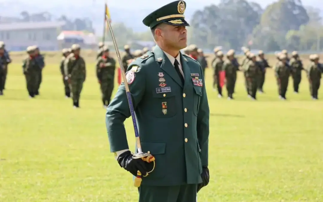 La Fiscalía imputará al general Federico Mejía por supuestamente ordenar la liberación de un presunto narcotraficante - Foto: Ejército