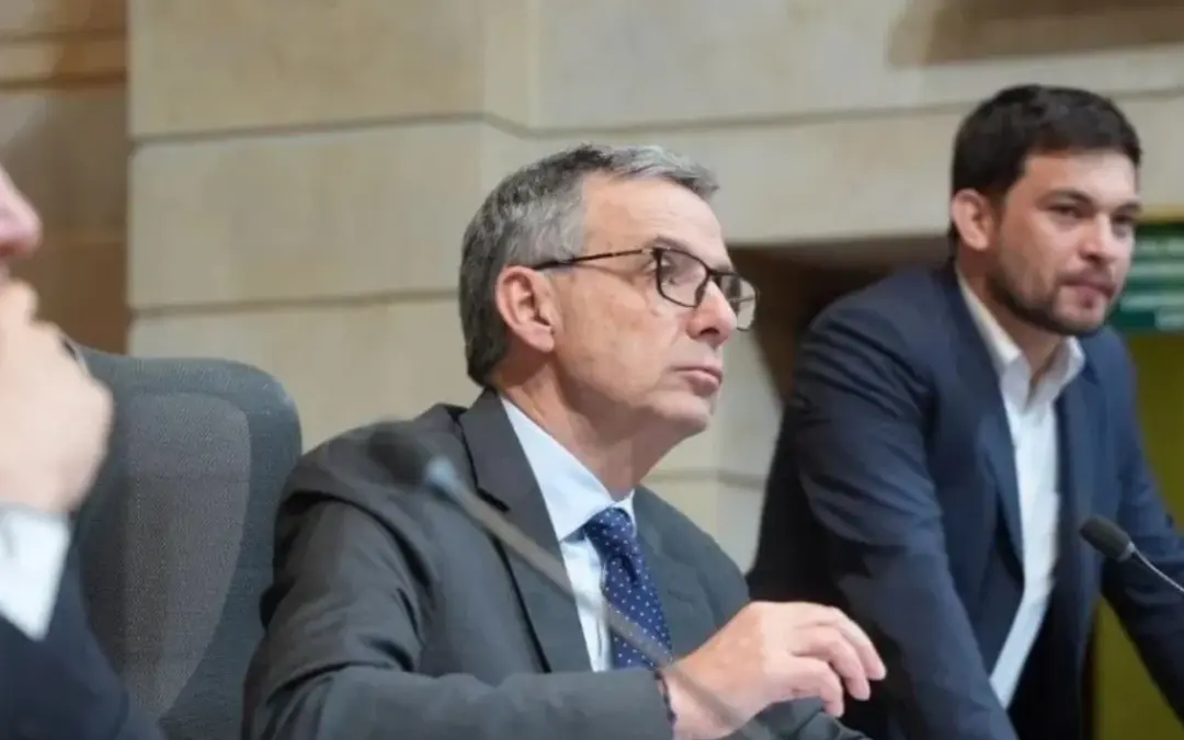 El ministro de Hacienda, Miguel Gómez Martínez, radicó el proyecto reformulado del Presupuesto General de la Nación (PGN) 2027 por $634,9 billones - Foto: @CamaraColombia