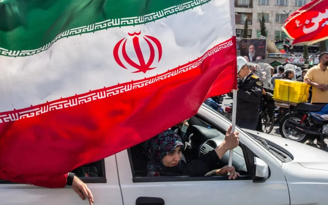 Choque de versiones en el Golfo Pérsico: Irán niega negociaciones con EE. UU. tras el anuncio de Trump de reanudar el diálogo
