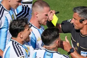 La FIFA impuso una dura sanción a los jugadores argentinos Leandro Paredes y Nahuel Molina, al igual que al español Gavi, tras la final del Mundial 2026 - Foto: Redes sociales