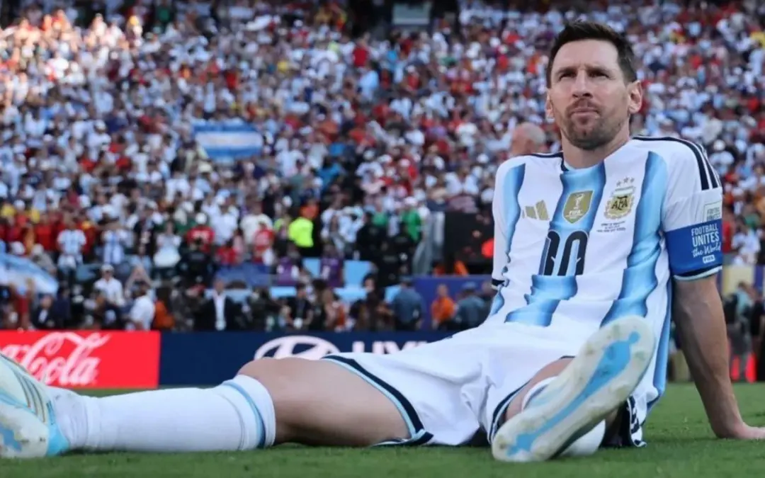 El astro argentino Lionel Messi confirmó oficialmente su retiro de la selección albiceleste tras 21 años de trayectoria - Foto: Redes sociales