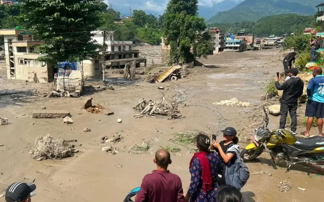 La cifra de muertos por la masiva riada en la frontera entre Nepal y el Tíbet asciende a 392, mientras que casi 1.500 personas continúan desaparecidas - Foto: Redes sociales