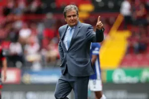 Jorge Luis Pinto lanzó duras críticas a la Selección Colombia, cuestionando la titularidad de James Rodríguez y la renovación de Néstor Lorenzo tras señalar un estancamiento táctico - Foto: Redes Sociales