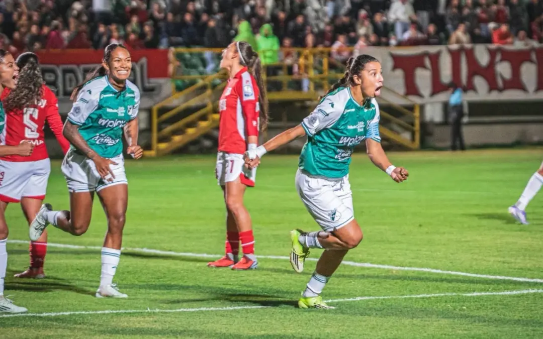 Deportivo Cali derrotó 3-2 a Santa Fe en la final de ida de la Liga Femenina BetPlay y llegará con ventaja al partido definitivo por el título en Palmaseca - Foto: @CaliFemenino
