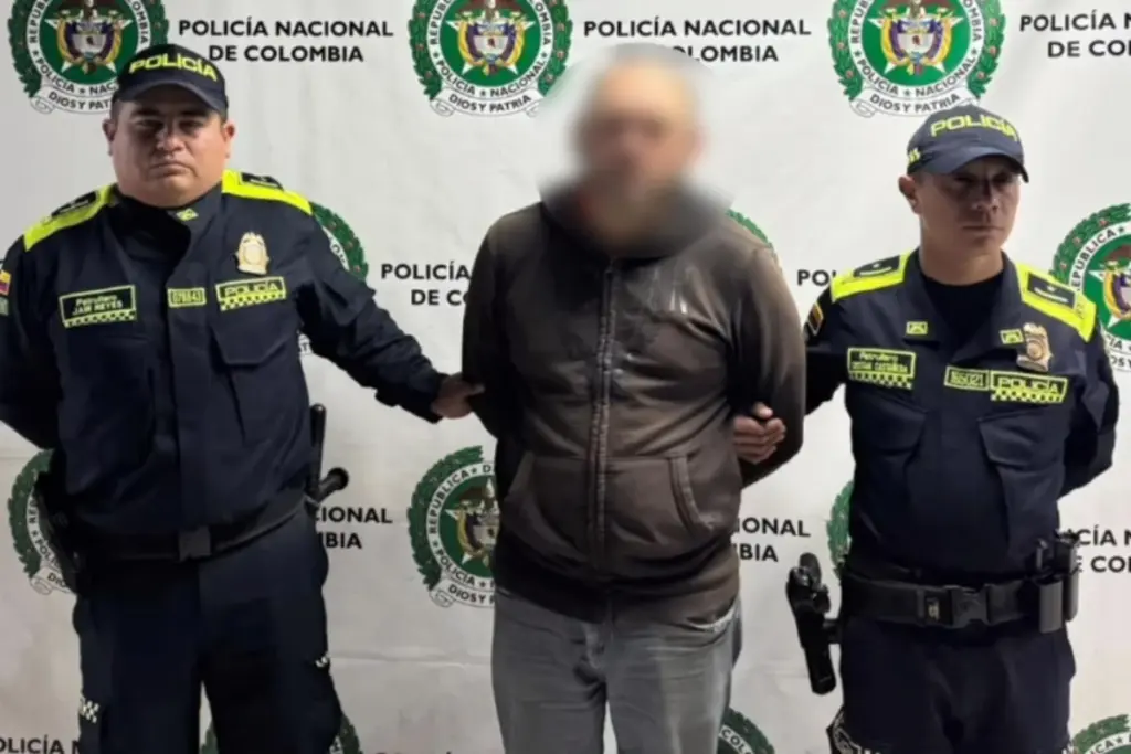 Un juez envió a prisión a Racifo Jesús Acosta Lizardo, señalado de agredir a María Quevedo en una pastelería de Usaquén - Foto: @PoliciaBogota