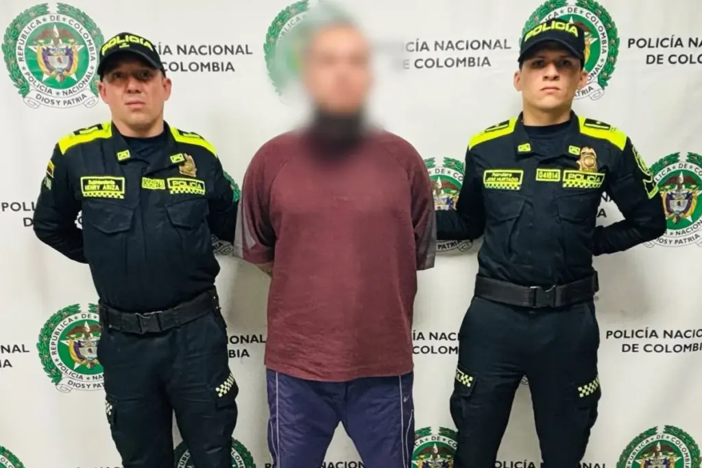 Un hombre fue capturado en Bogotá tras ser señalado de mantener secuestrada durante nueve días a su pareja, quien denunció agresiones físicas, sexuales y actos de tortura - Foto: @PoliciaBogota