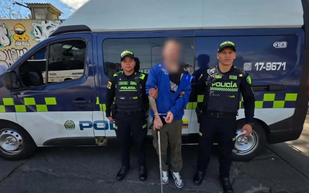 Una pelea entre vendedores informales en la estación Universidad Nacional de TransMilenio dejó dos personas lesionadas y un capturado - Foto: @PoliciaBogota