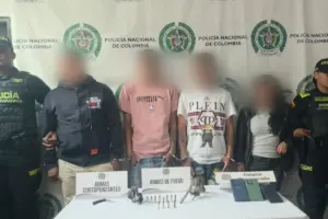 La Policía capturó a cuatro personas en Tunjuelito, Bogotá, señaladas de suplantar funcionarios de la Sijín y Dijín para ingresar a viviendas y cometer hurtos - Foto: @PoliciaBogota