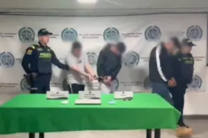 La Policía de Bogotá capturó a tres presuntos integrantes de una banda de apartamenteros señalados de cometer un robo en una vivienda de Barrios Unidos - Foto: @PoliciaBogota
