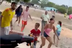 Una masacre en Simaña, La Gloria (Cesar), dejó cuatro personas muertas tras un ataque en un estadero - Foto: Captura de video