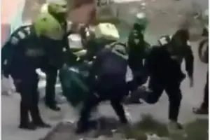 Siete policías fueron separados del cargo en Soacha tras la muerte de Donovan Balanta durante un procedimiento policial con taser - Foto: Captura de video