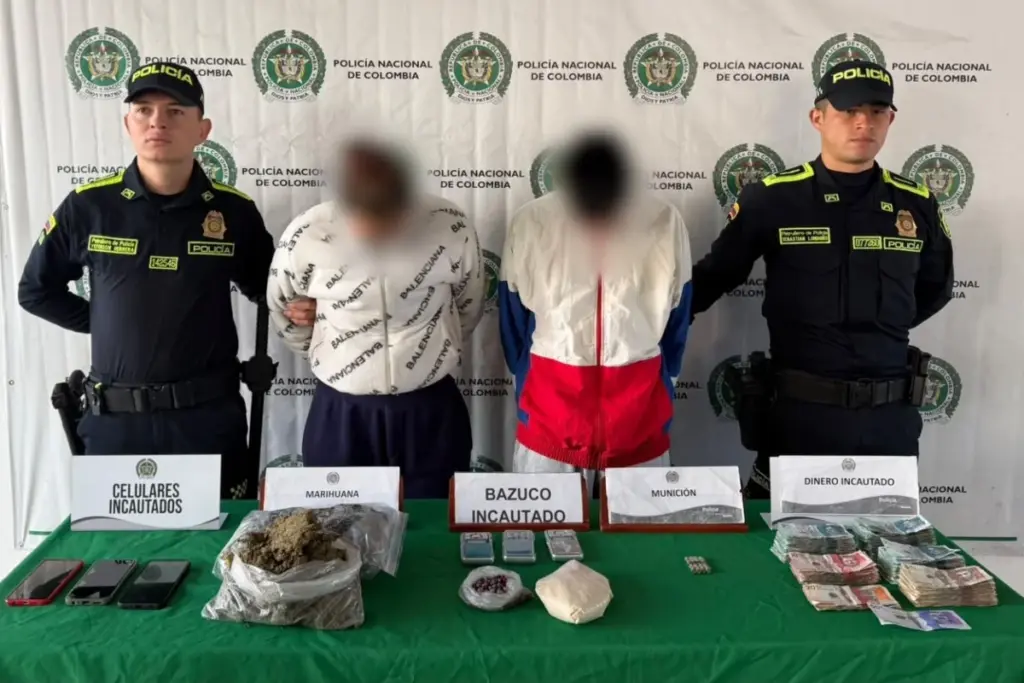 La Policía de Bogotá desarticuló la banda criminal ‘La Plancha’, capturó a 36 personas en 15 allanamientos e incautó armas, drogas y dinero en efectivo - Foto: @PoliciaBogota