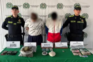La Policía de Bogotá desarticuló la banda criminal ‘La Plancha’, capturó a 36 personas en 15 allanamientos e incautó armas, drogas y dinero en efectivo - Foto: @PoliciaBogota