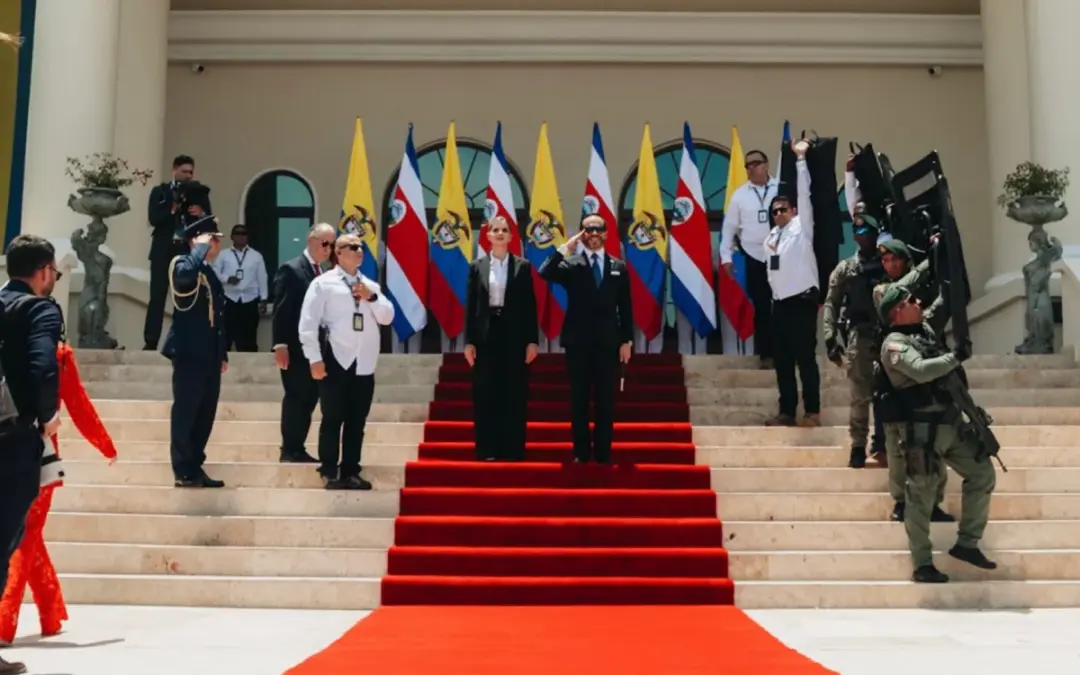 El presidente Abelardo De La Espriella recibió en Barranquilla a su homóloga de Costa Rica, Laura Fernández Delgado - Foto: @ABDELAESPRIELLA