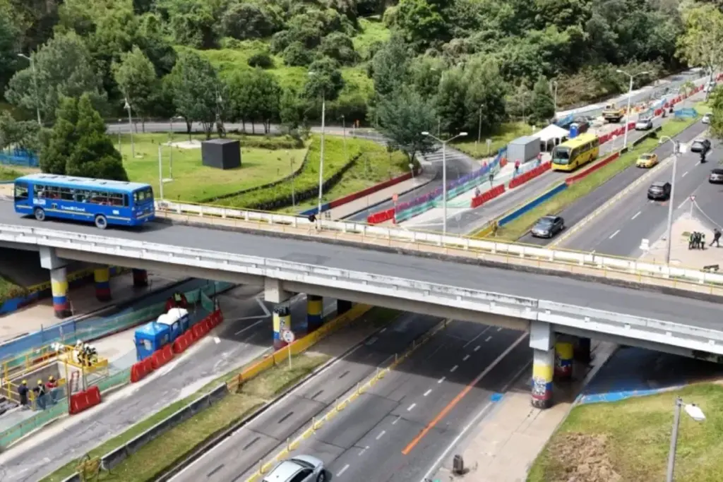 El IDU confirmó la demolición del puente vehicular de la carrera Séptima con calle 100 en Bogotá desde el 13 de septiembre - Foto: Movilidad