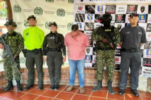 Caen en Cauca alias 'Ramón', peligroso dinamizador del narcotráfico de las disidencias de 'Iván Mordisco' y uno de los criminales más buscados del Caquetá - Foto: @COL_EJERCITO