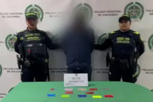 Un hombre fue capturado en Kennedy, Bogotá, con 12 tarjetas bancarias de diferentes entidades financieras - Foto: @PoliciaBogota