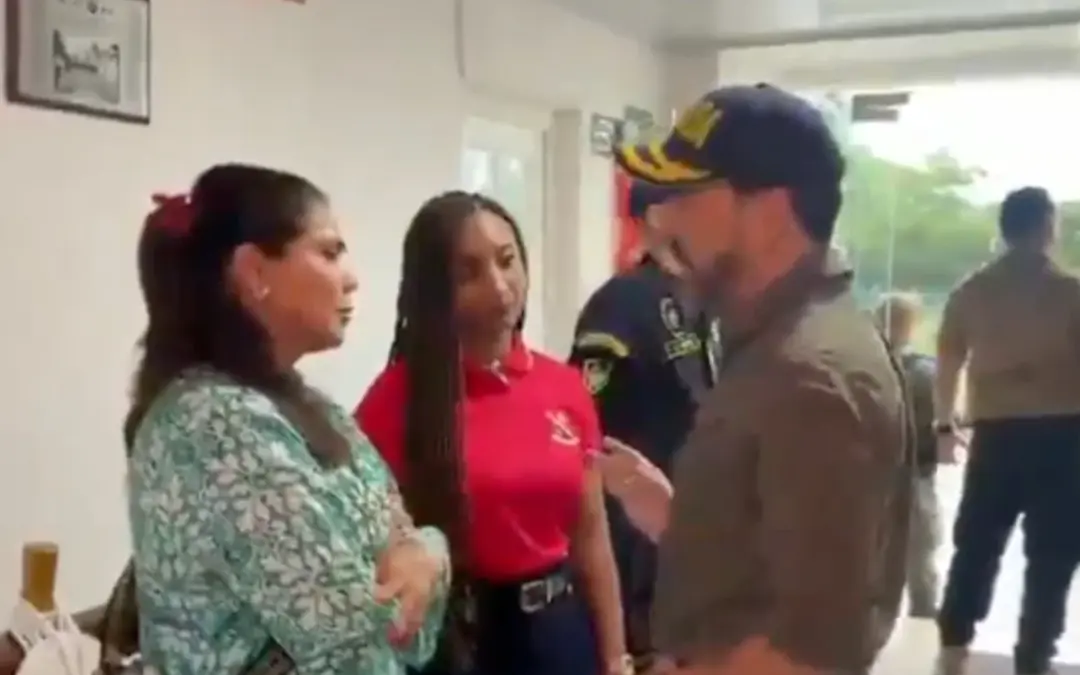 Fuerte tensión política en San Andrés: Abelardo De La Espriella cuestiona a la gobernadora y a representante liberal - Foto: Captura de video