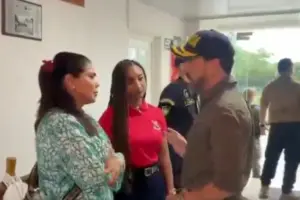 Fuerte tensión política en San Andrés: Abelardo De La Espriella cuestiona a la gobernadora y a representante liberal - Foto: Captura de video
