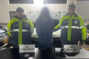 Caída de atracador en Bogotá: la Policía atrapó a un sujeto que hurtó una camioneta de $130 millones en Puente Aranda y se escondió en un hospital - Foto: @PoliciaBogota