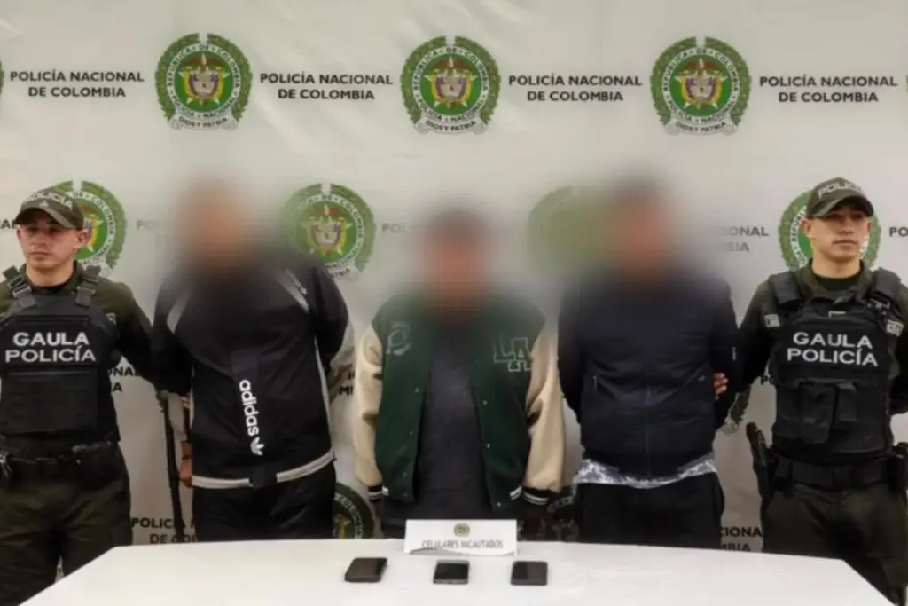 El Gaula de la Policía desarticuló a la banda 'Los Chaguendo', acusada de engañar a jóvenes con falsas ofertas de empleo en Bogotá para secuestrarlos y extorsionar a sus familias - Foto: @PoliciaBogota