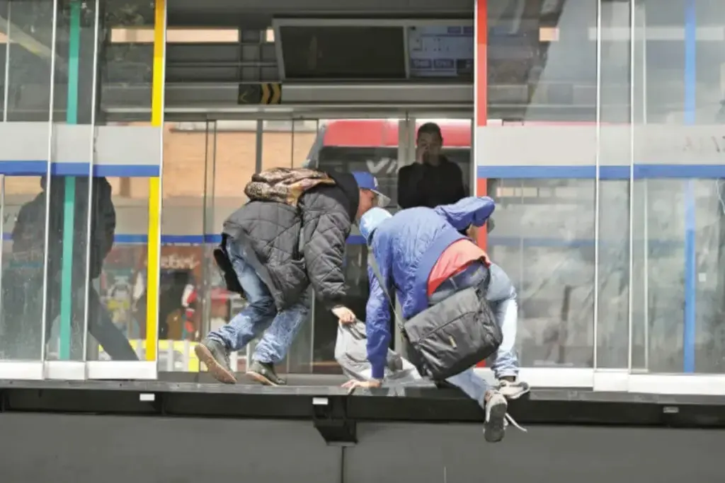 El Distrito modernizará las puertas de 49 estaciones de TransMilenio en Bogotá con tecnología inteligente, sensores y monitoreo en tiempo real - Foto: Redes sociales
