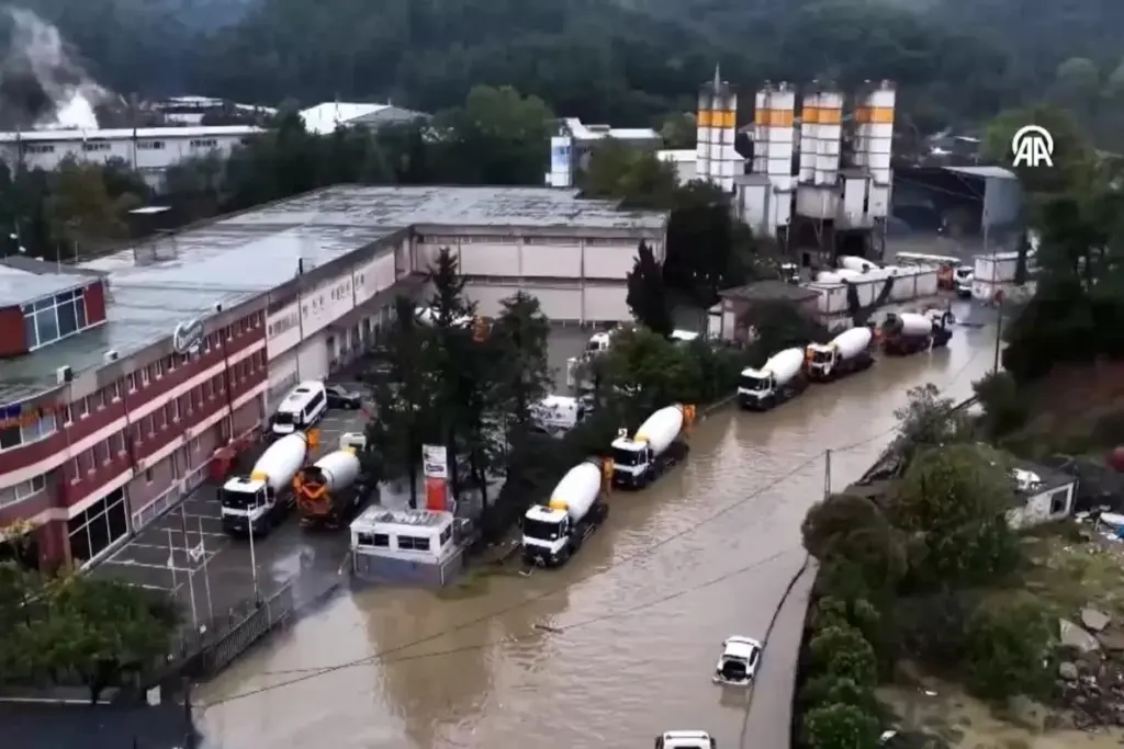 El número de muertos por las peores lluvias en Estambul en 84 años ascendió a diez tras hallar al último desaparecido - Foto: Redes sociales