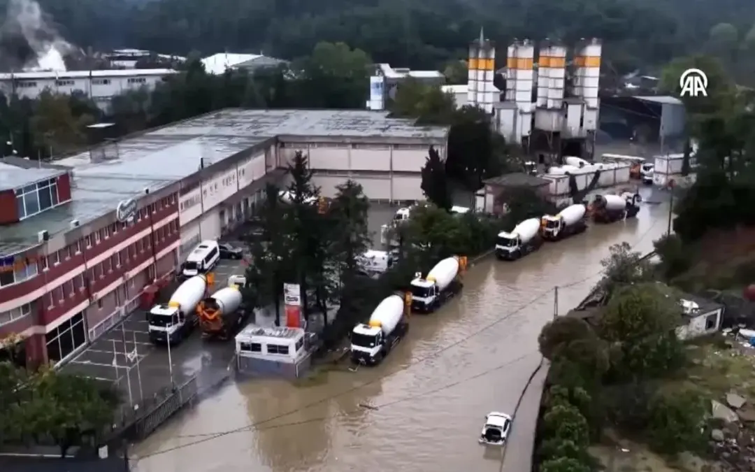 El número de muertos por las peores lluvias en Estambul en 84 años ascendió a diez tras hallar al último desaparecido - Foto: Redes sociales