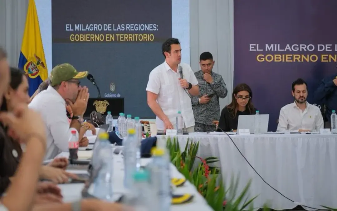 El ministro del Interior, Rodrigo Lara, defiende el estatuto antiterrorista del gobierno de Abelardo De La Espriella tras duras críticas de la oposición política - Foto: @Rodrigo_Lara_