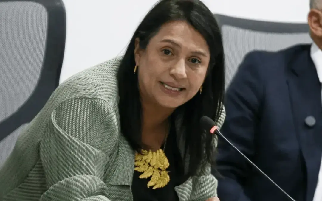 Debate por títulos académicos: Paola Holguín aclara su formación en la UPB y la universidad admite error institucional