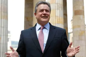 El gobierno de Abelardo De La Espriella nombra a Juan Carlos Vélez Uribe como embajador de Colombia en Ecuador - Foto: Redes sociales